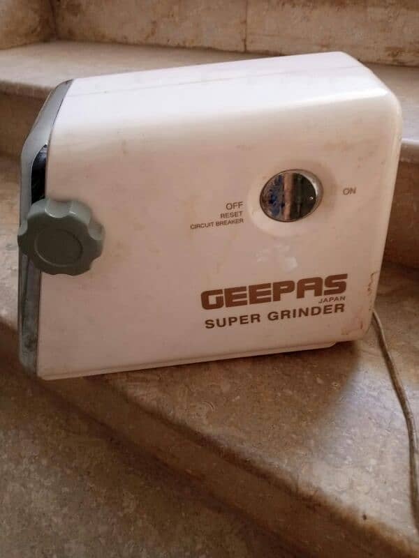 Geepas Meat Grinder New 2