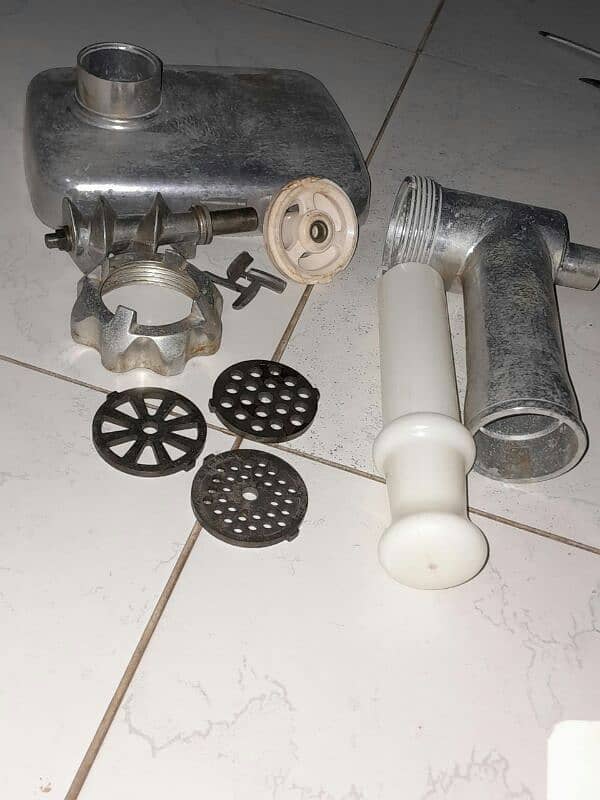 Geepas Meat Grinder New 4