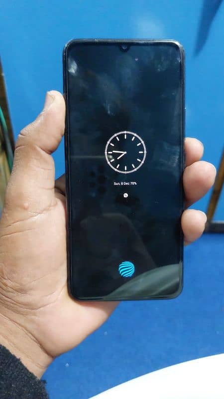 Vivo v21e complete box halka sa shade hai display me 2