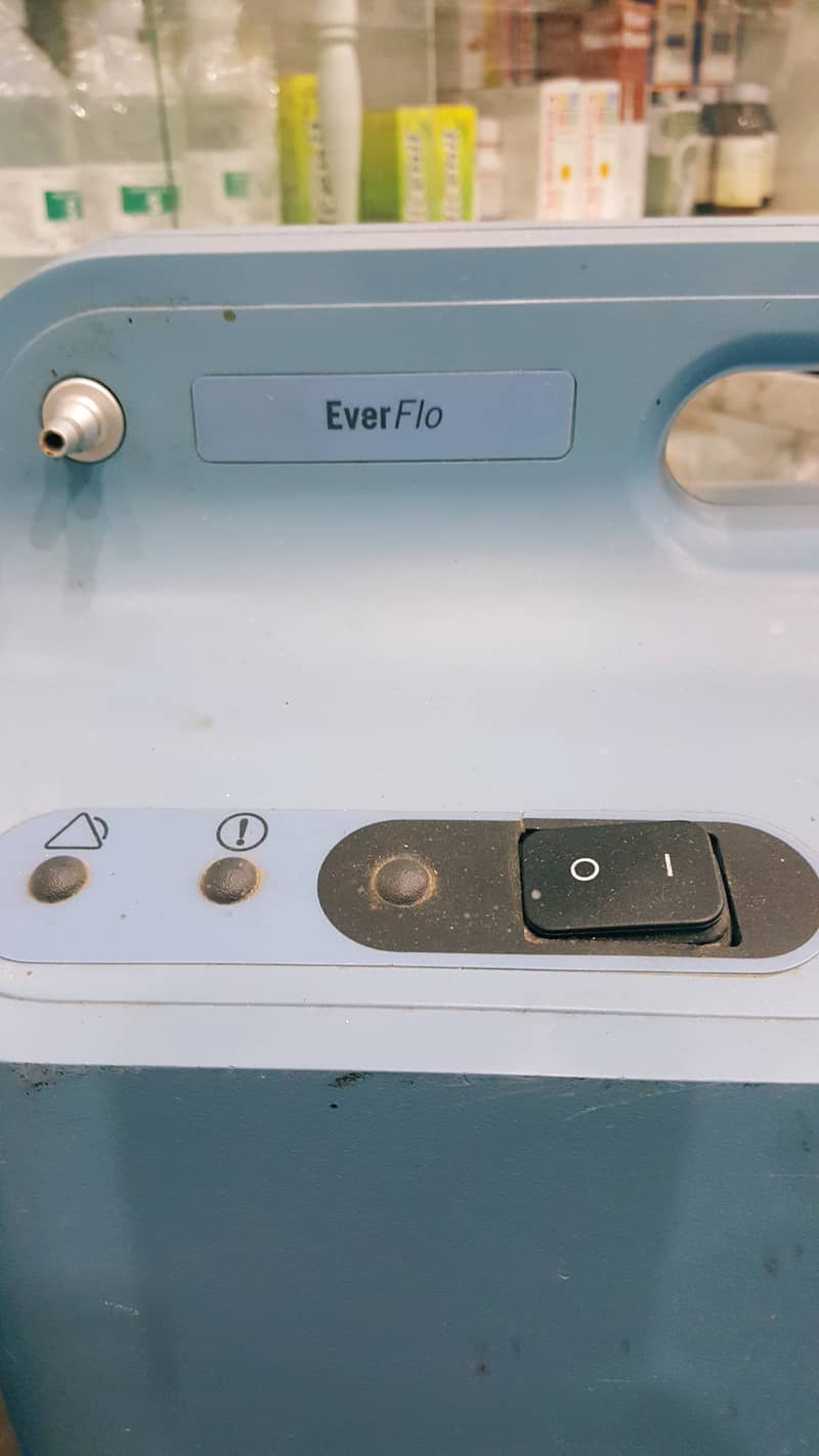 EverFlo Oxygen 5 litre Concentrator by Philips Respironics (USA) 1