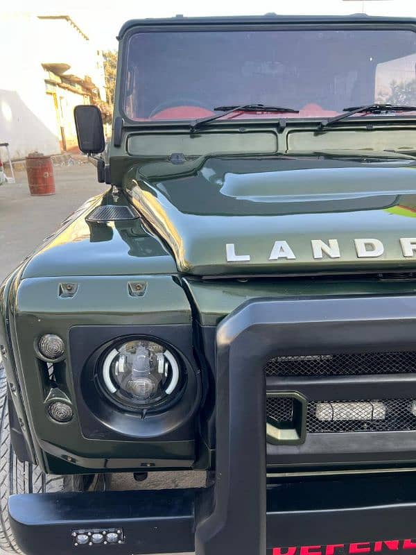 Land Rover Defender 130 (2014) 5