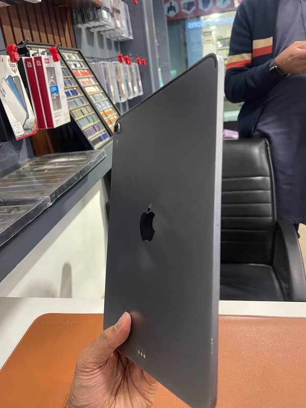 iPad Pro 1st Generation 11 inch 2018 64GB 3