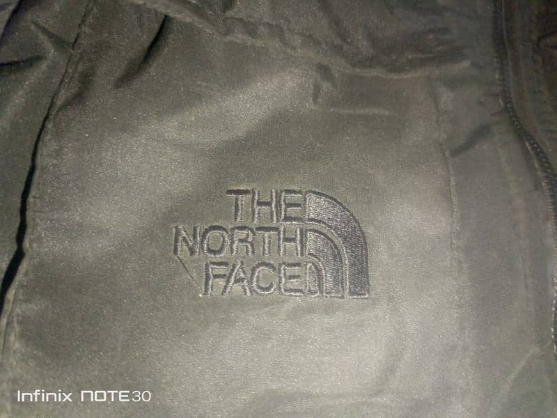 the North Face company 10 by 10 condition price :3000 2 days pehle lia 1