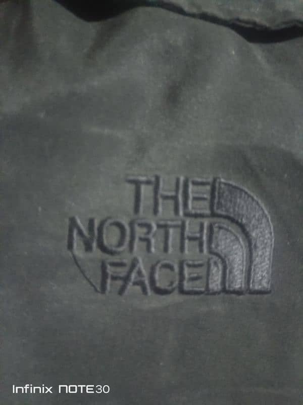 the North Face company 10 by 10 condition price :3000 2 days pehle lia 3