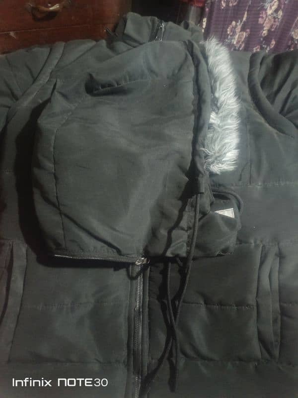 the North Face company 10 by 10 condition price :3000 2 days pehle lia 4