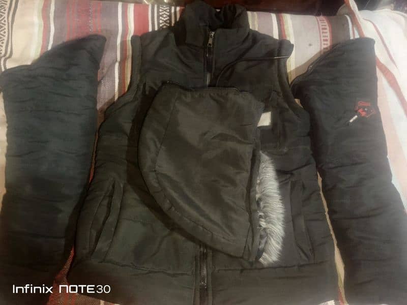 the North Face company 10 by 10 condition price :3000 2 days pehle lia 5