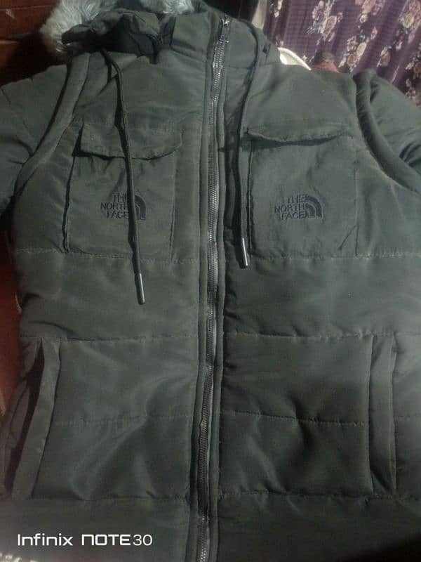 the North Face company 10 by 10 condition price :3000 2 days pehle lia 6