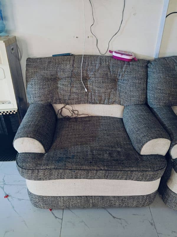 sofa good condition 3