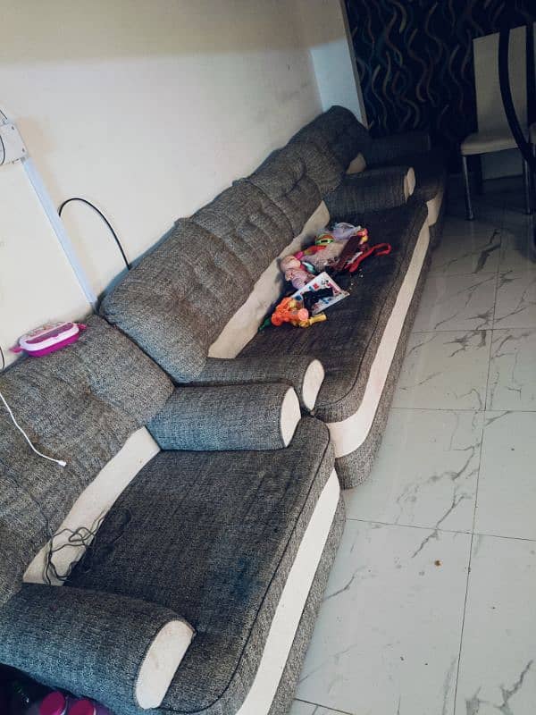 sofa good condition 5