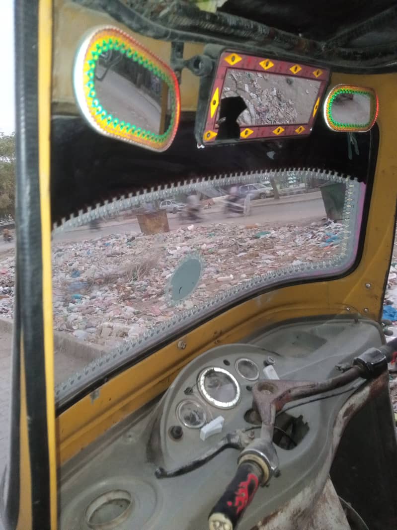 SazGar-2009,LPG-Gas-PetRoL Rickshaw, lWhite Engine, 2 Tyar OK, 2