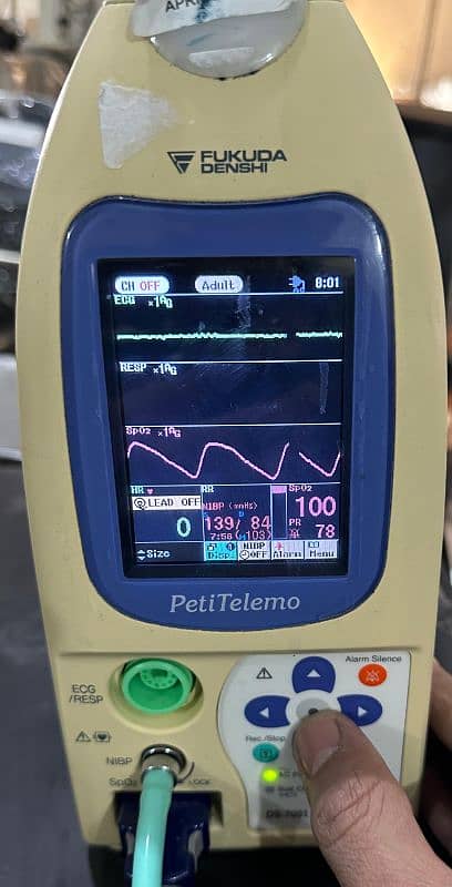 Fakuda & Philips 3 Parameter Patient monitor / vital sign monitor 4