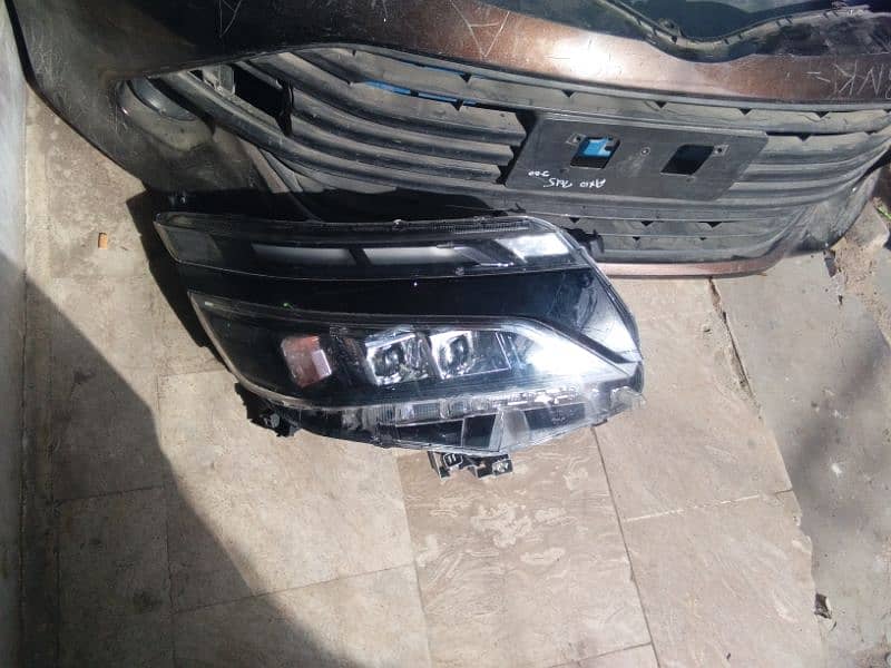 Toyota Voxy 2016 headlights and left backlight available 2