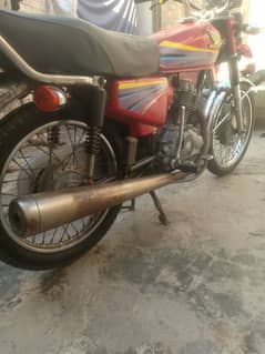 Honda 125 bik for sale arjnt Kaym garari ka Kam honey wala ha