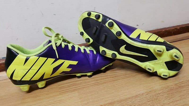 football shoes 10