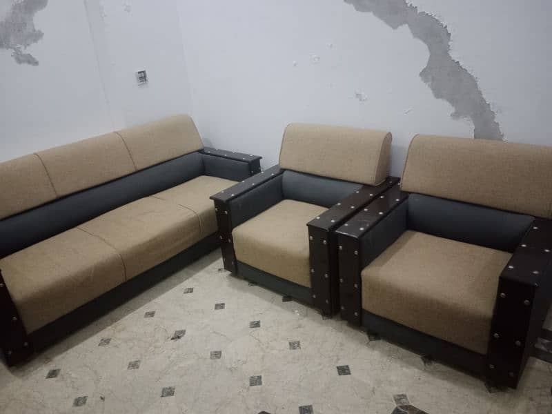 sofa good condition 0