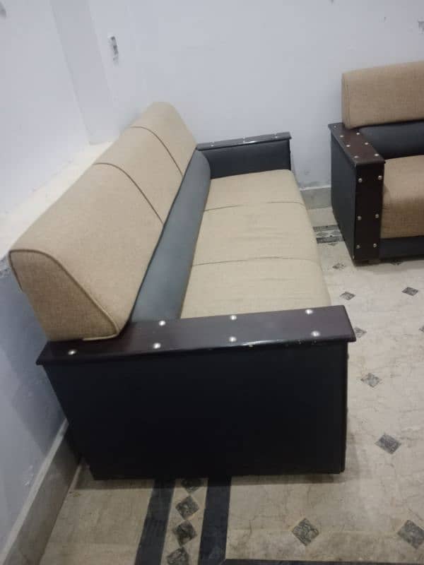 sofa good condition 3