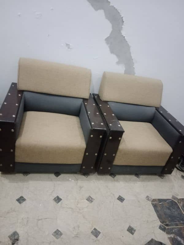 sofa good condition 4