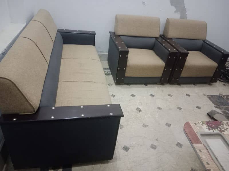 sofa good condition 5