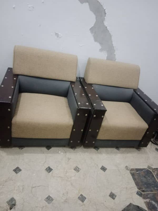 sofa good condition 6