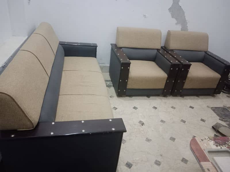 sofa good condition 7