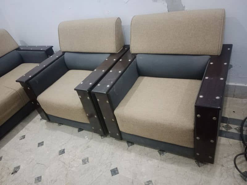 sofa good condition 8