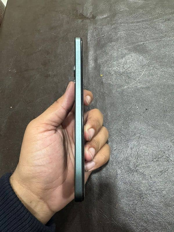 Vivo Y17 Green Colour 5