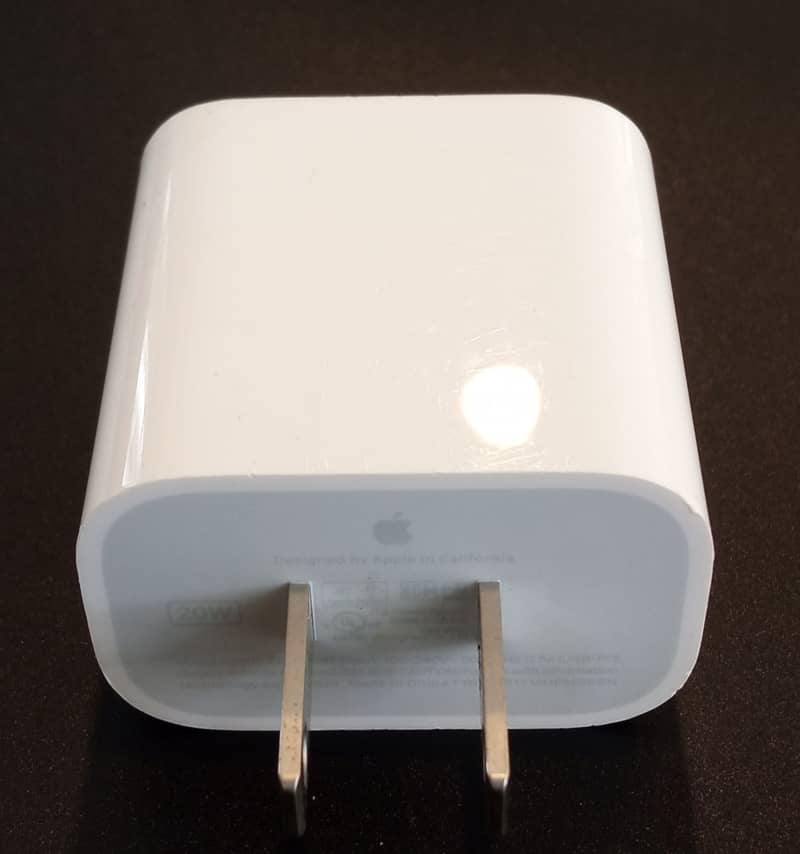 Apple Original Adapter (20W) Type-C 4