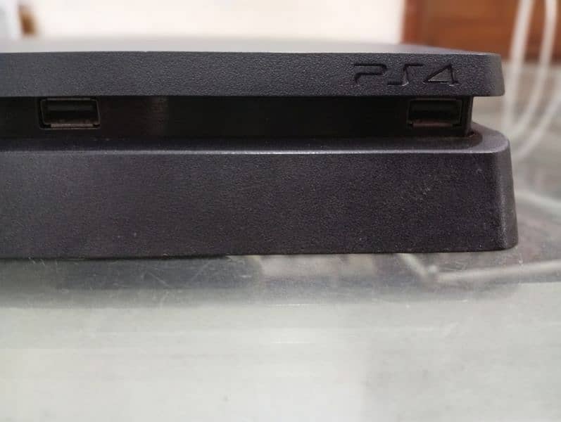 PS4 Slim 1 TB (Negotiable Price) 3