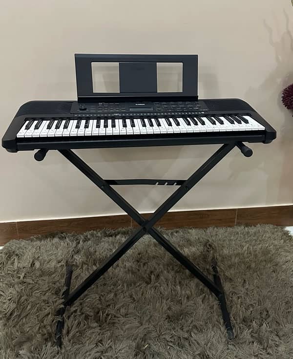 Yamaha PSR-E273 Keyboard 0