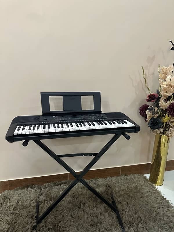 Yamaha PSR-E273 Keyboard 2