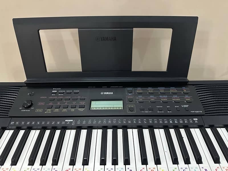 Yamaha PSR-E273 Keyboard 3