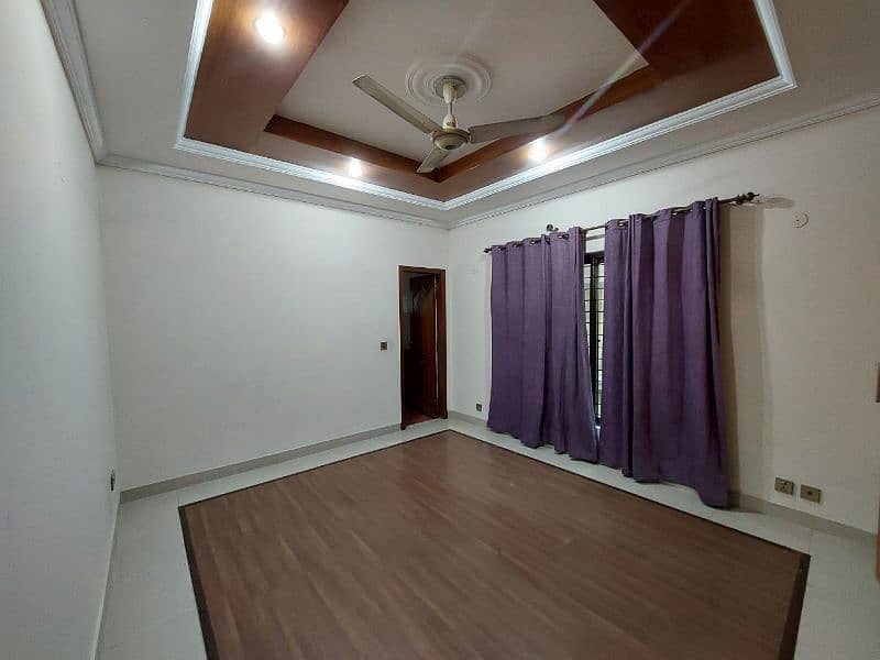 10 Marla House For Rent in Bahria Town Lahore 2