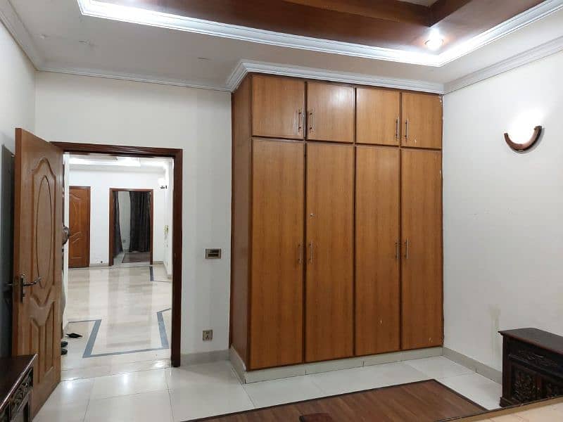 10 Marla House For Rent in Bahria Town Lahore 5