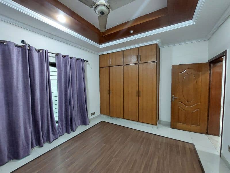 10 Marla House For Rent in Bahria Town Lahore 6