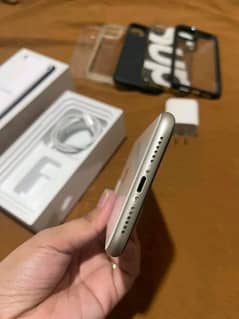 Apple iPhone 11 128 GB my WhatsApp number 03263586809