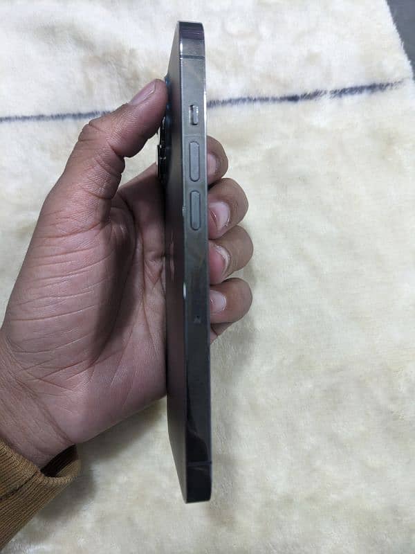 Iphone 13 pro non PTA factory unlocked (water packed) 5