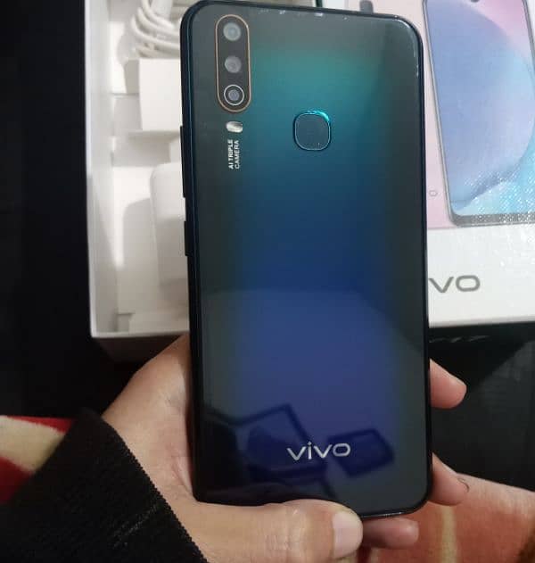 Vivo Y17 1