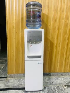 Gree 10/10 water dispenser with 3 taps