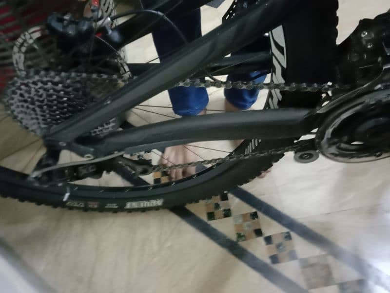 very good condition mountain bike 3