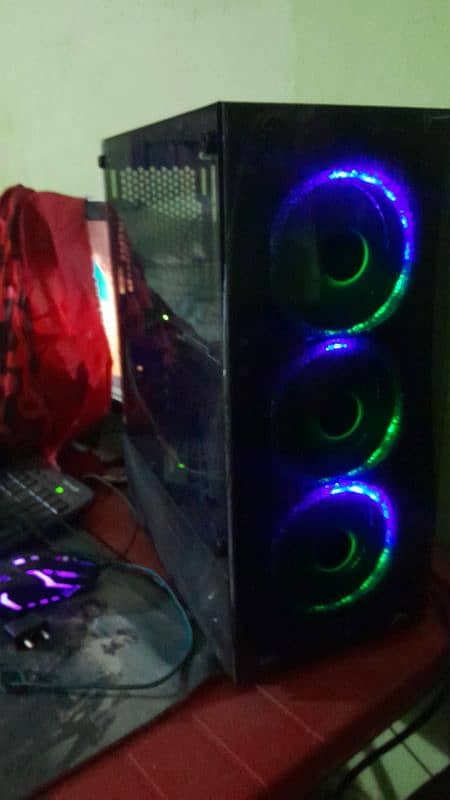 Full gaming Pc 10/10 condition All (Games work) 1