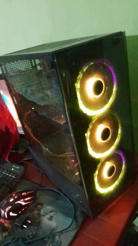 Full gaming Pc 10/10 condition All (Games work) 3