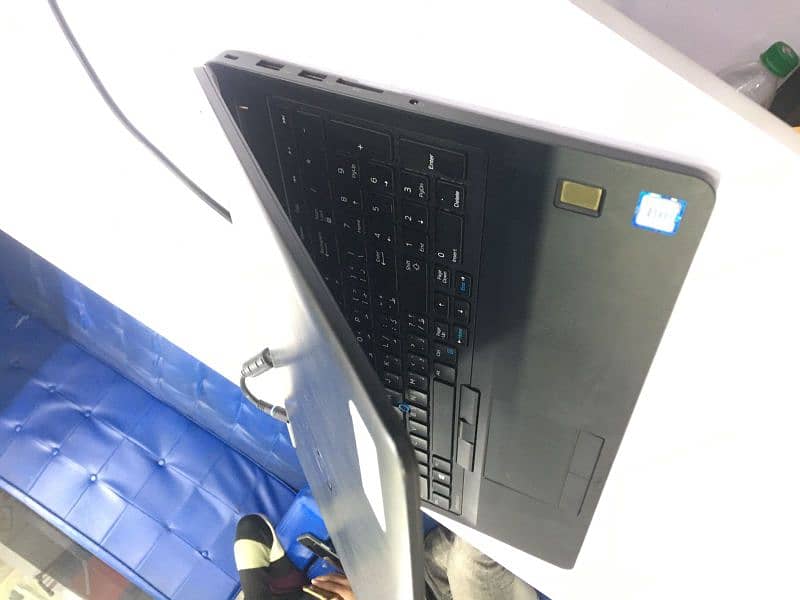 Dell E5570 3