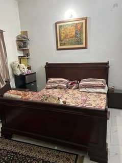 complete bed set for sale urgent