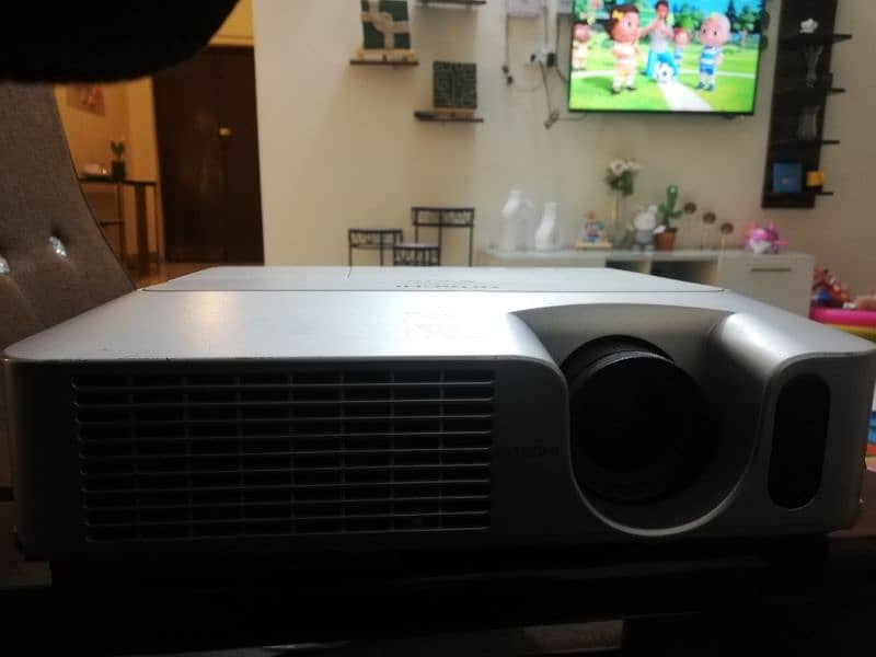 Hitachi Projector 2