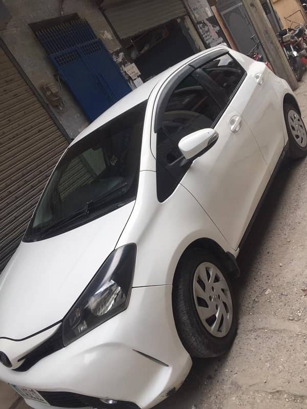 Toyota Vitz F 1.0cc Intelligent Package 1