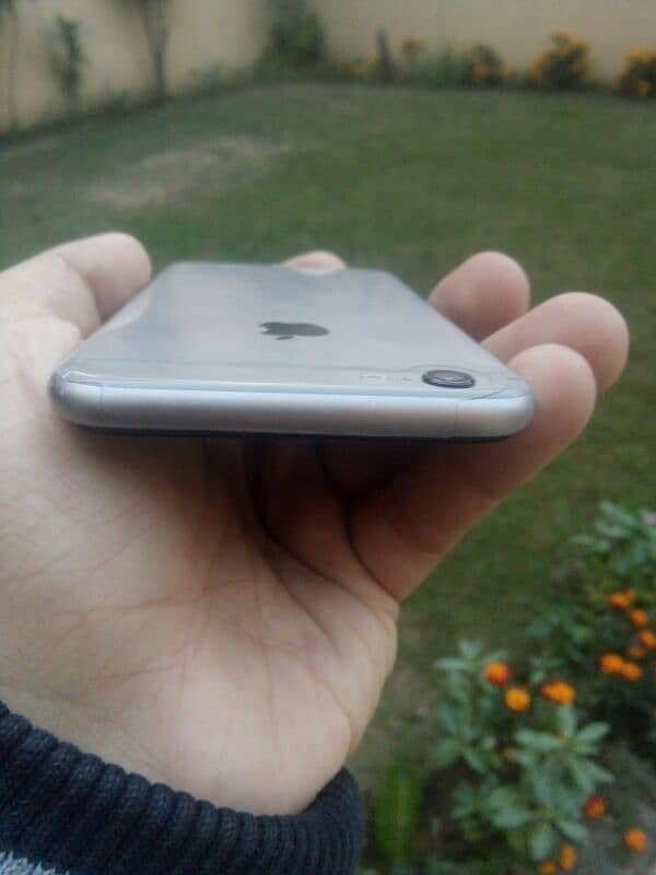 Iphone 6 10/10 Condition Original phone 2