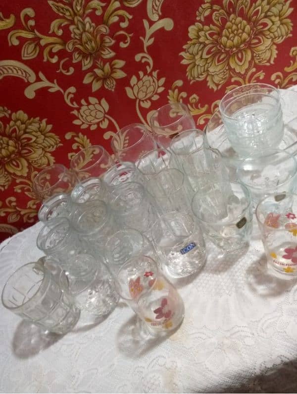 Crystal glasses with custard set 0