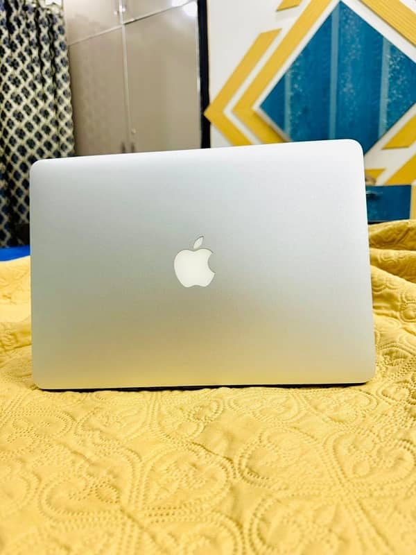 Apple macbook pro 1