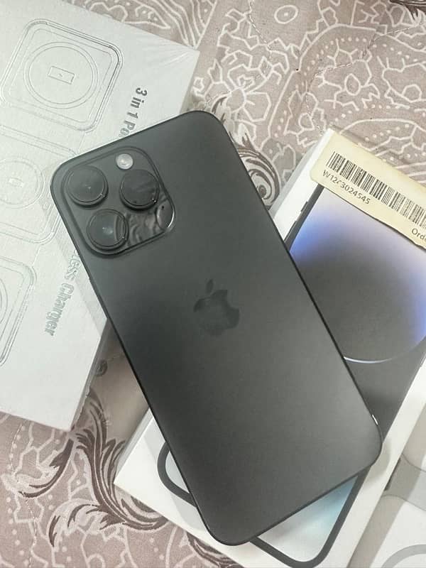 IPhone 14 pro max , Just like Brand New with box 6