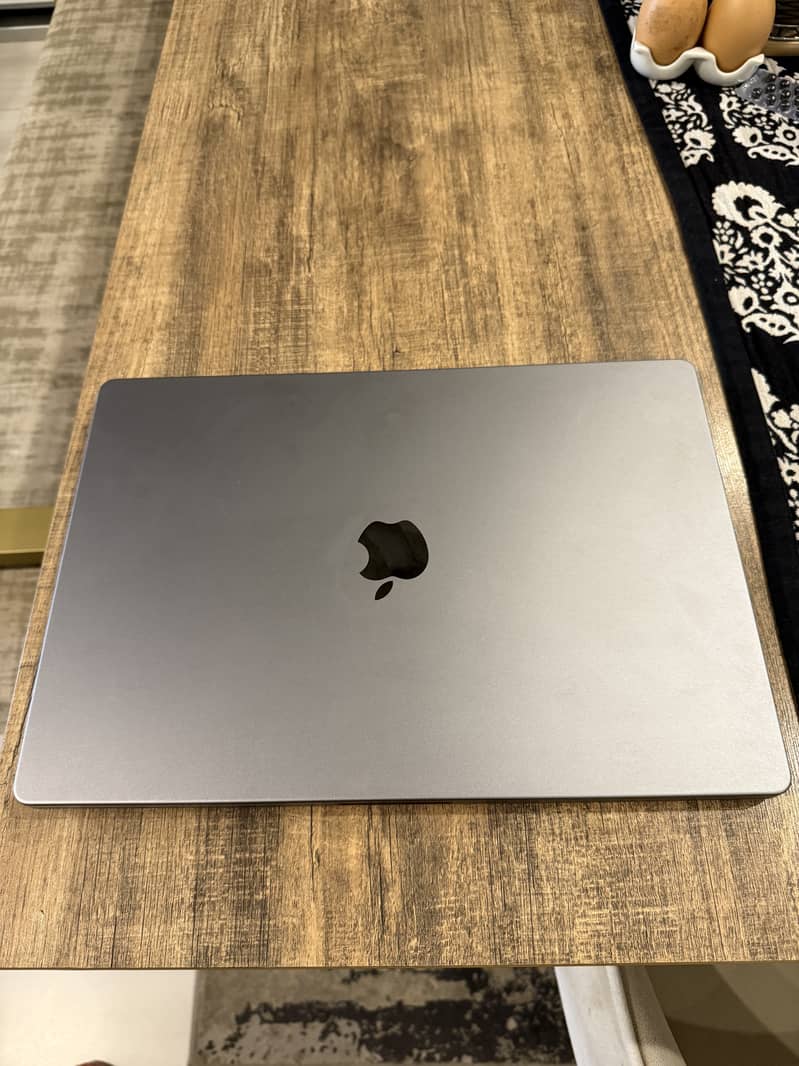 MacBook Pro 16 inches M1 Pro chip 16/512GB 0